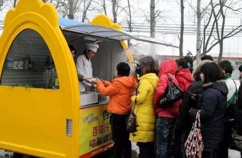 書報(bào)亭、早餐車，甚至垃圾桶都有二維碼“身份證”了。